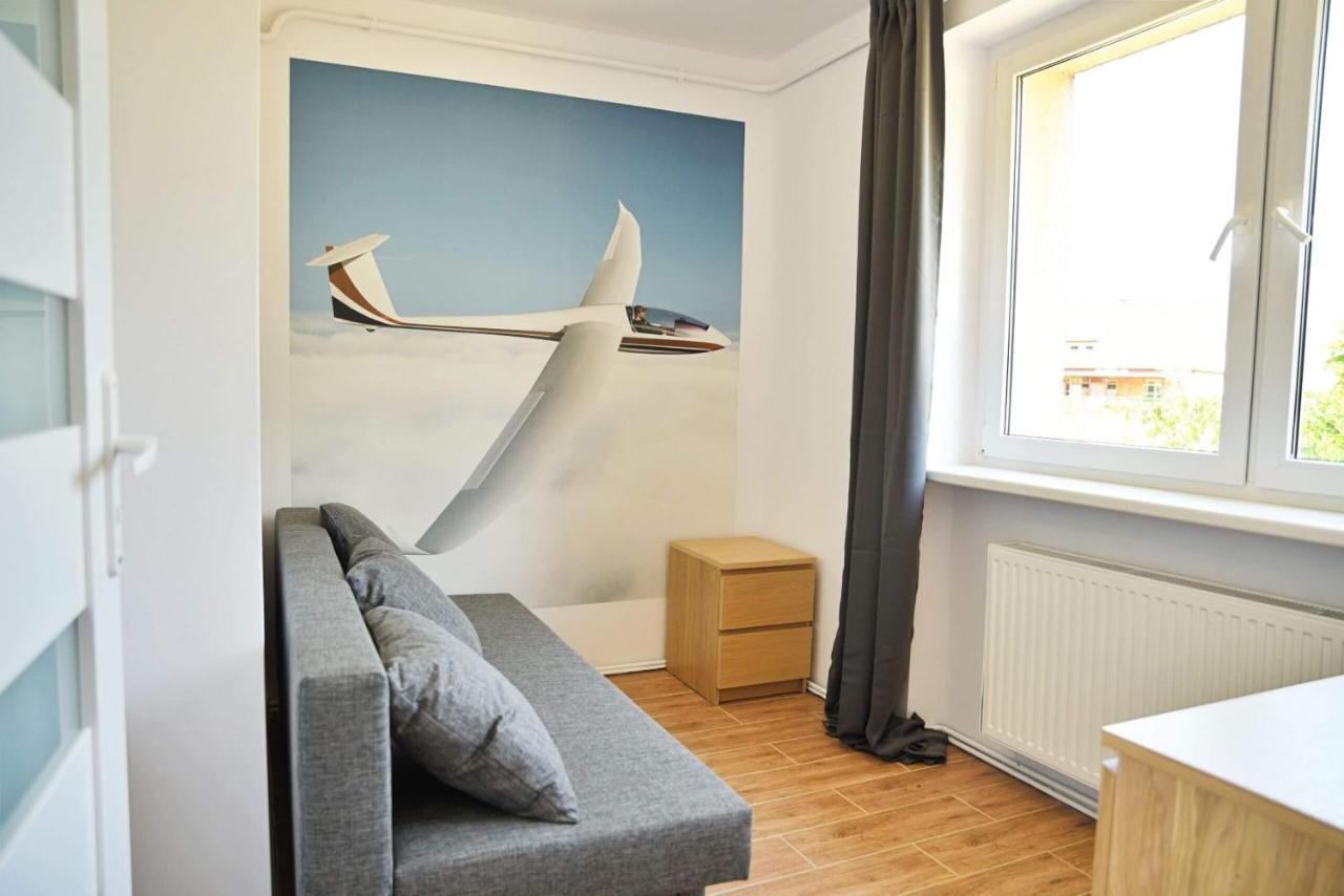 Apartamenty Lotnisko Leszno レシュノ エクステリア 写真