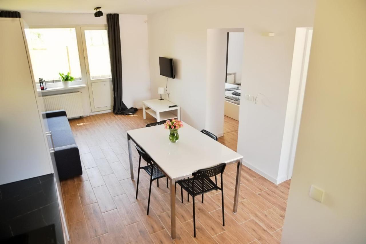 Apartamenty Lotnisko Leszno レシュノ エクステリア 写真
