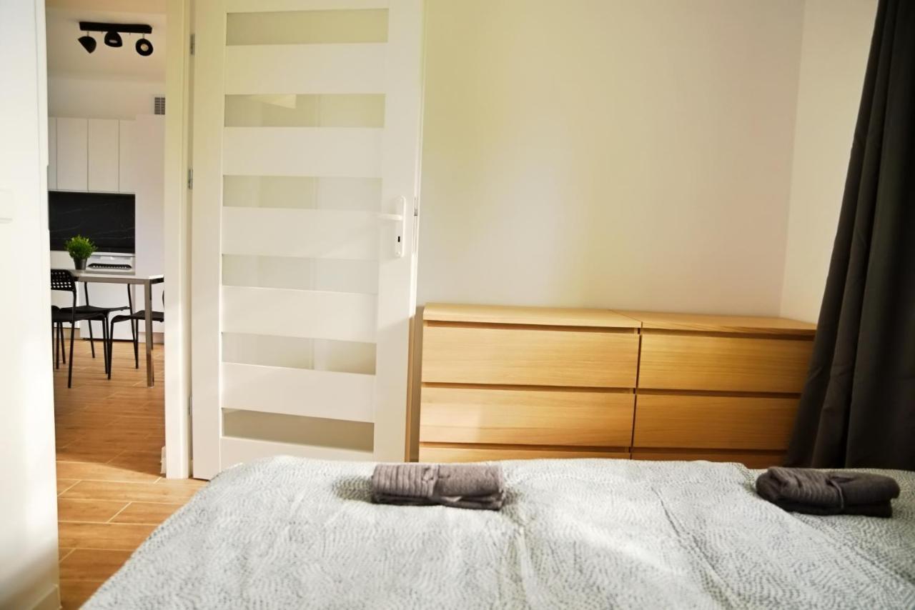 Apartamenty Lotnisko Leszno レシュノ エクステリア 写真