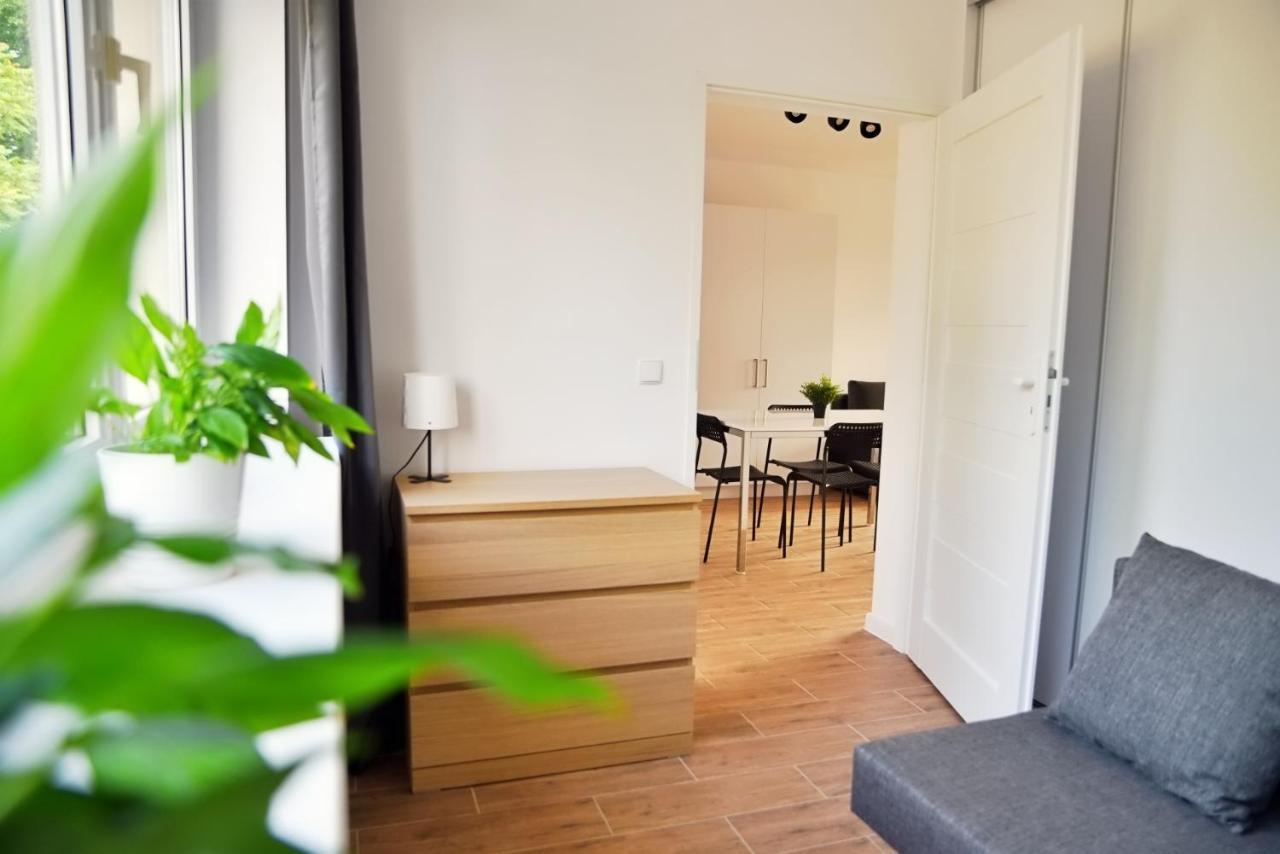 Apartamenty Lotnisko Leszno レシュノ エクステリア 写真
