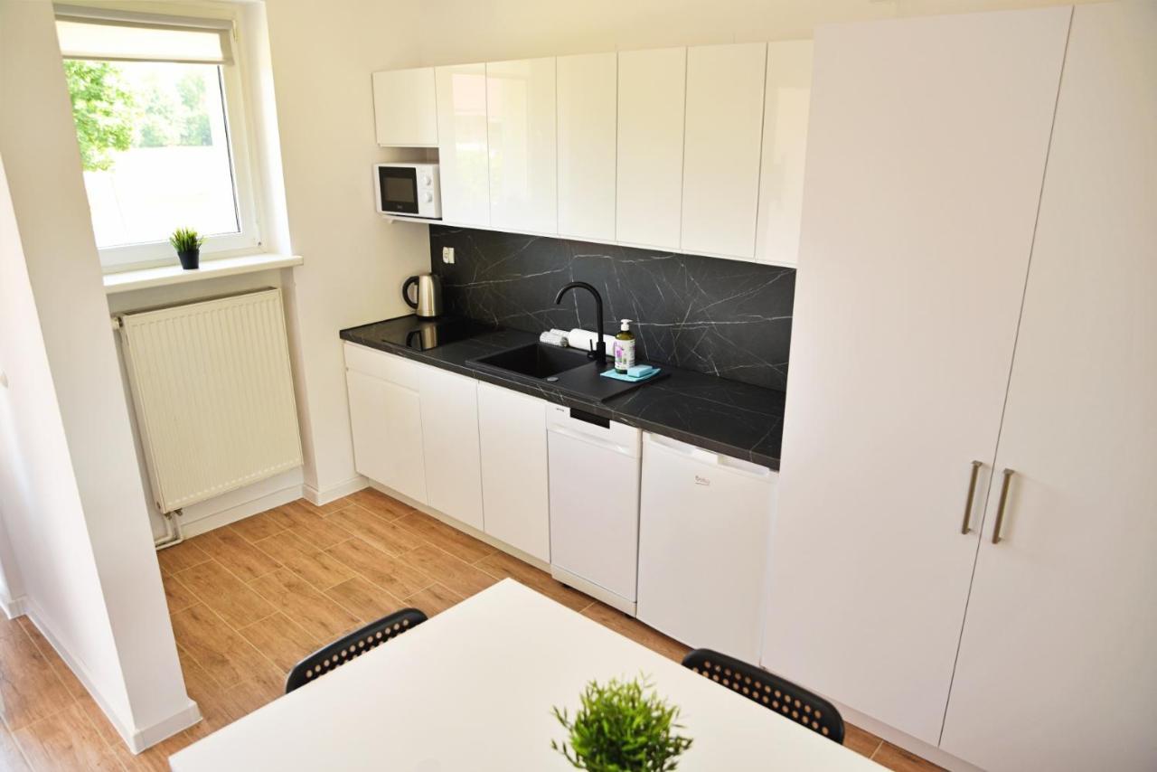 Apartamenty Lotnisko Leszno レシュノ エクステリア 写真