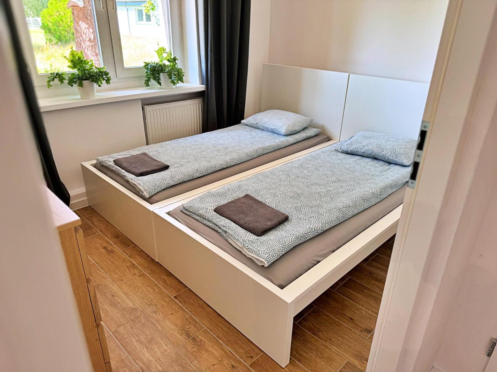 Apartamenty Lotnisko Leszno レシュノ エクステリア 写真